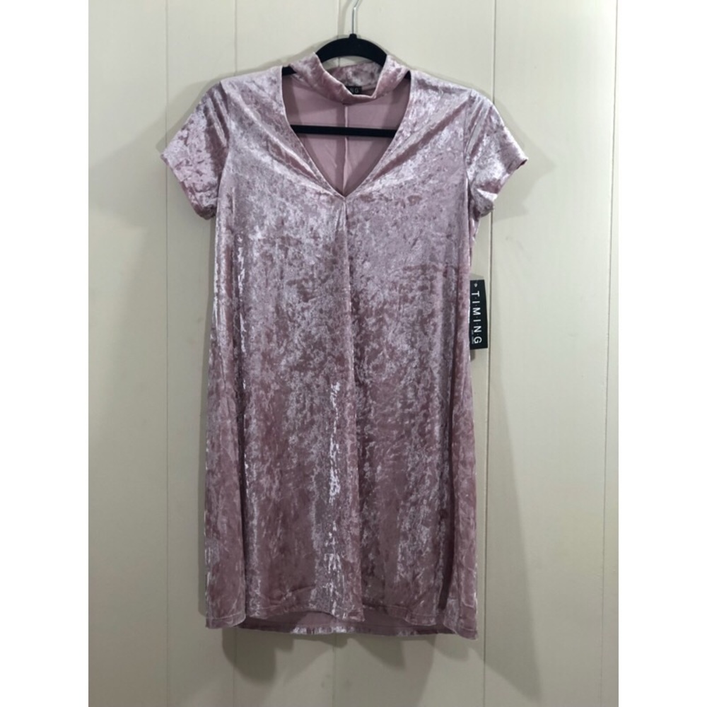Timing choker velvet dress